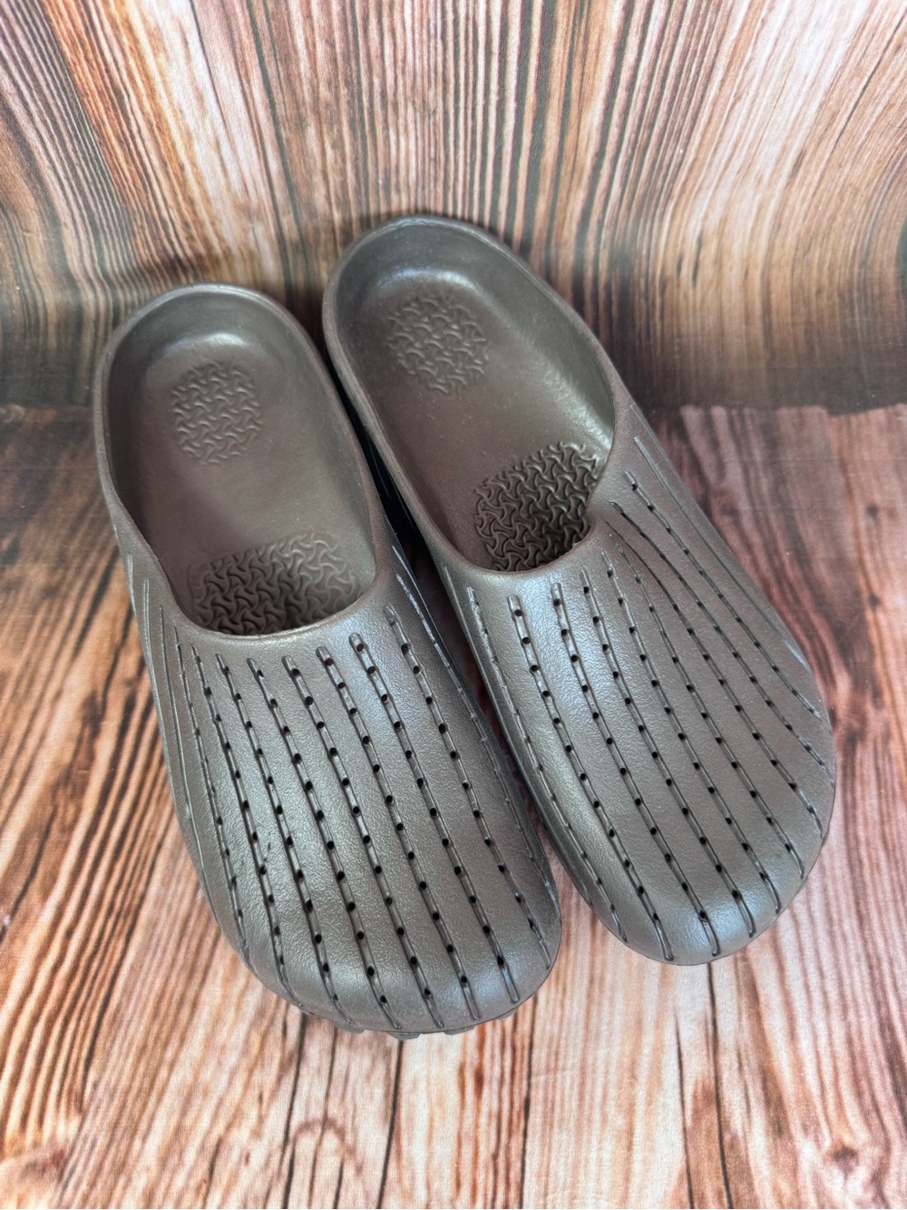 Avon Lightweight Comfort Clog - Picture 2 of 10